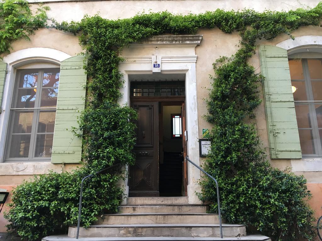 Hotel Du Cloitre Арль Экстерьер фото