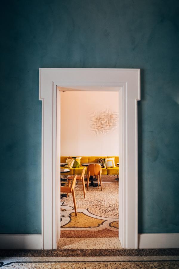 Hotel Du Cloitre Арль Экстерьер фото