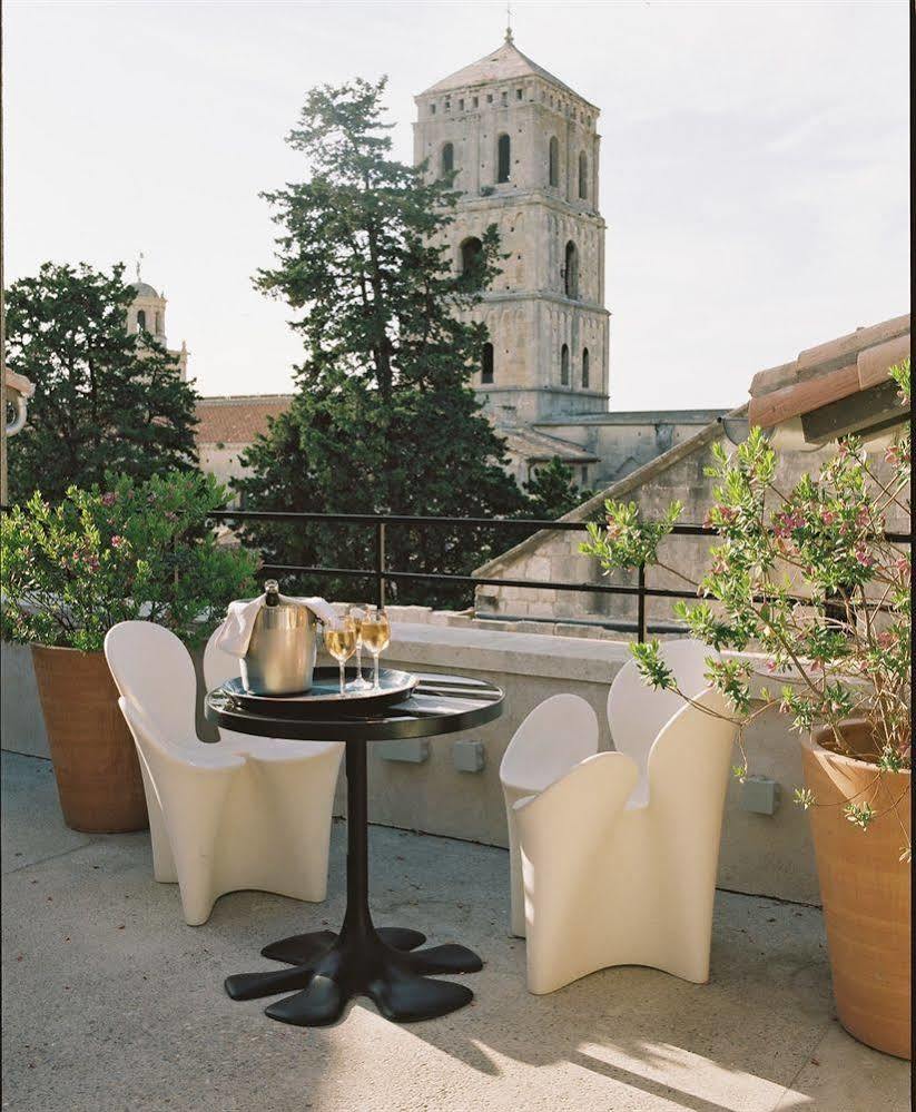 Hotel Du Cloitre Арль Экстерьер фото
